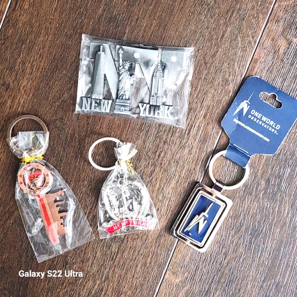 NWT 3 New York Keychains and souvenir, and 1 refrigerator magnet